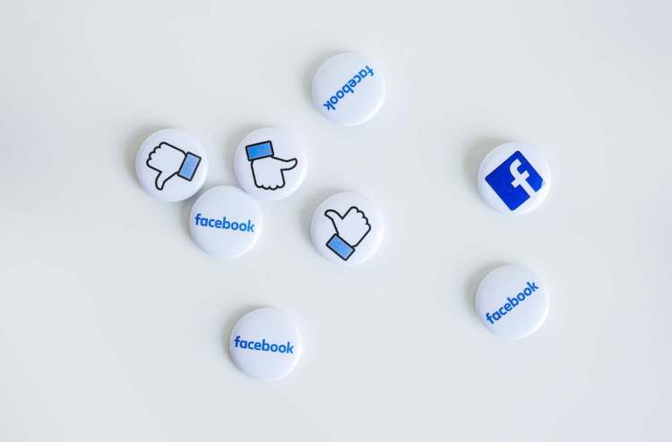 A group of buttons with facebook logos on them.