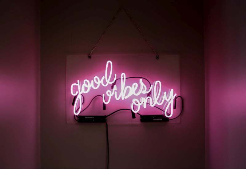 A pink neon sign that says good friends only.